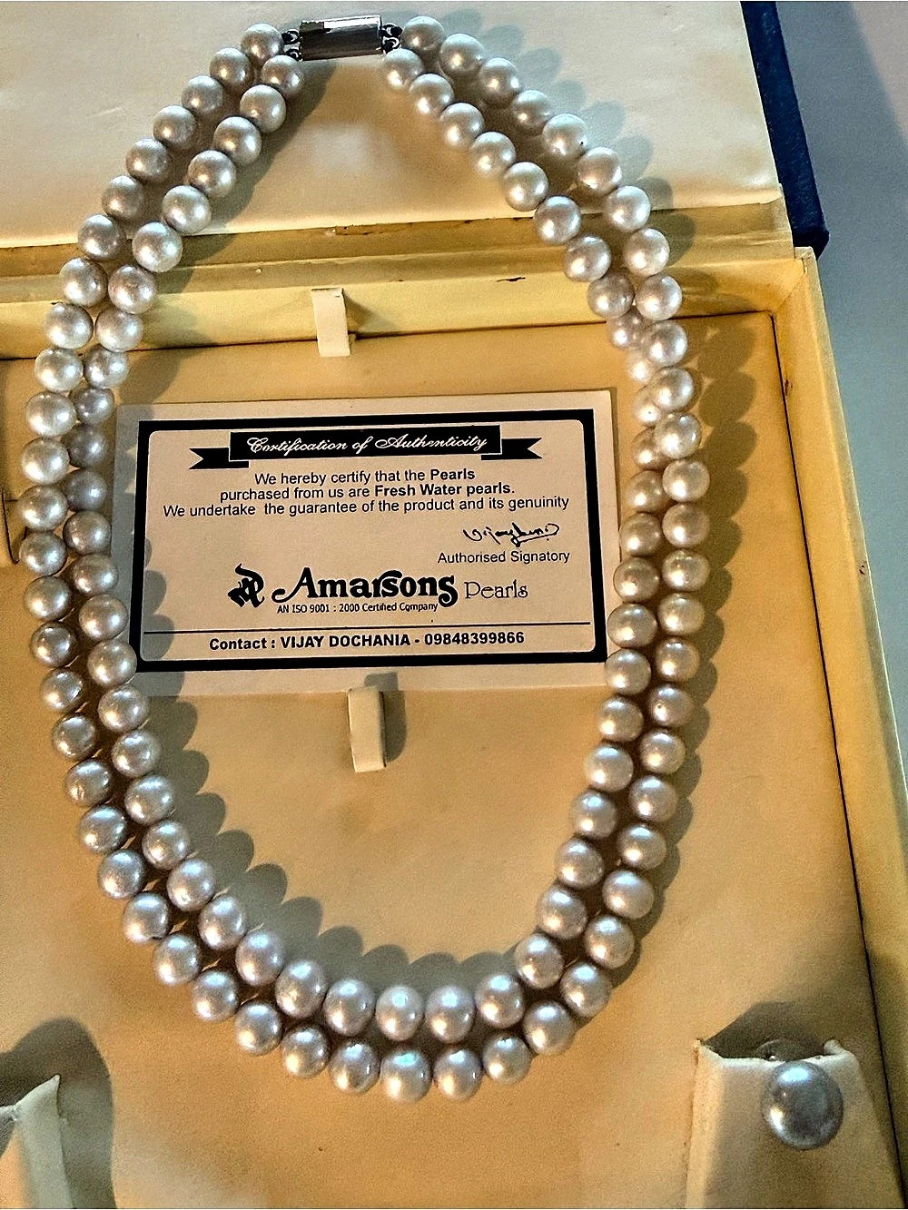 Stunning silver/gray freshwater pearl and earring set - excellent condition.